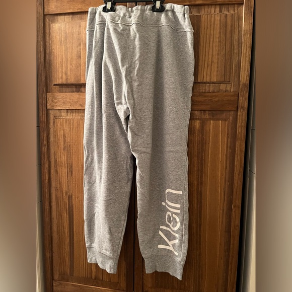 Calvin Klein sweatpants - Picture 2 of 4